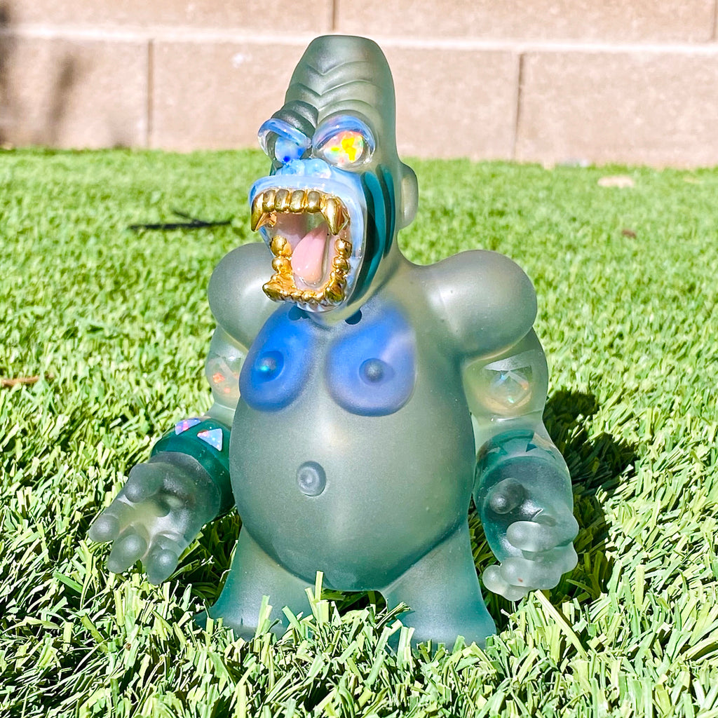 “Hide the Six Star” Sandblasted Trilla Gorilla Rig [Standing] with Gold Grills