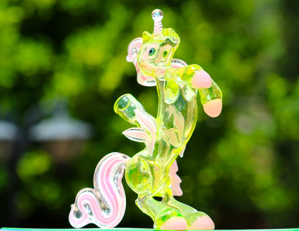 UNICORN ILLUMINATI GLOW UNDER DICRO WITH LUCY ACCENTS