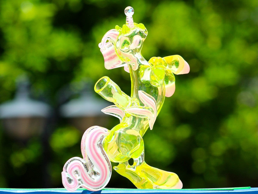 UNICORN ILLUMINATI GLOW UNDER DICRO WITH LUCY ACCENTS